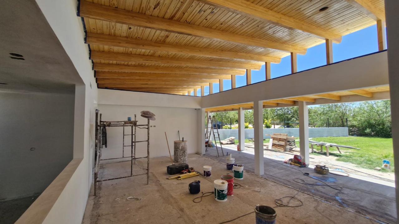 Interior vivienda EPS techo madera