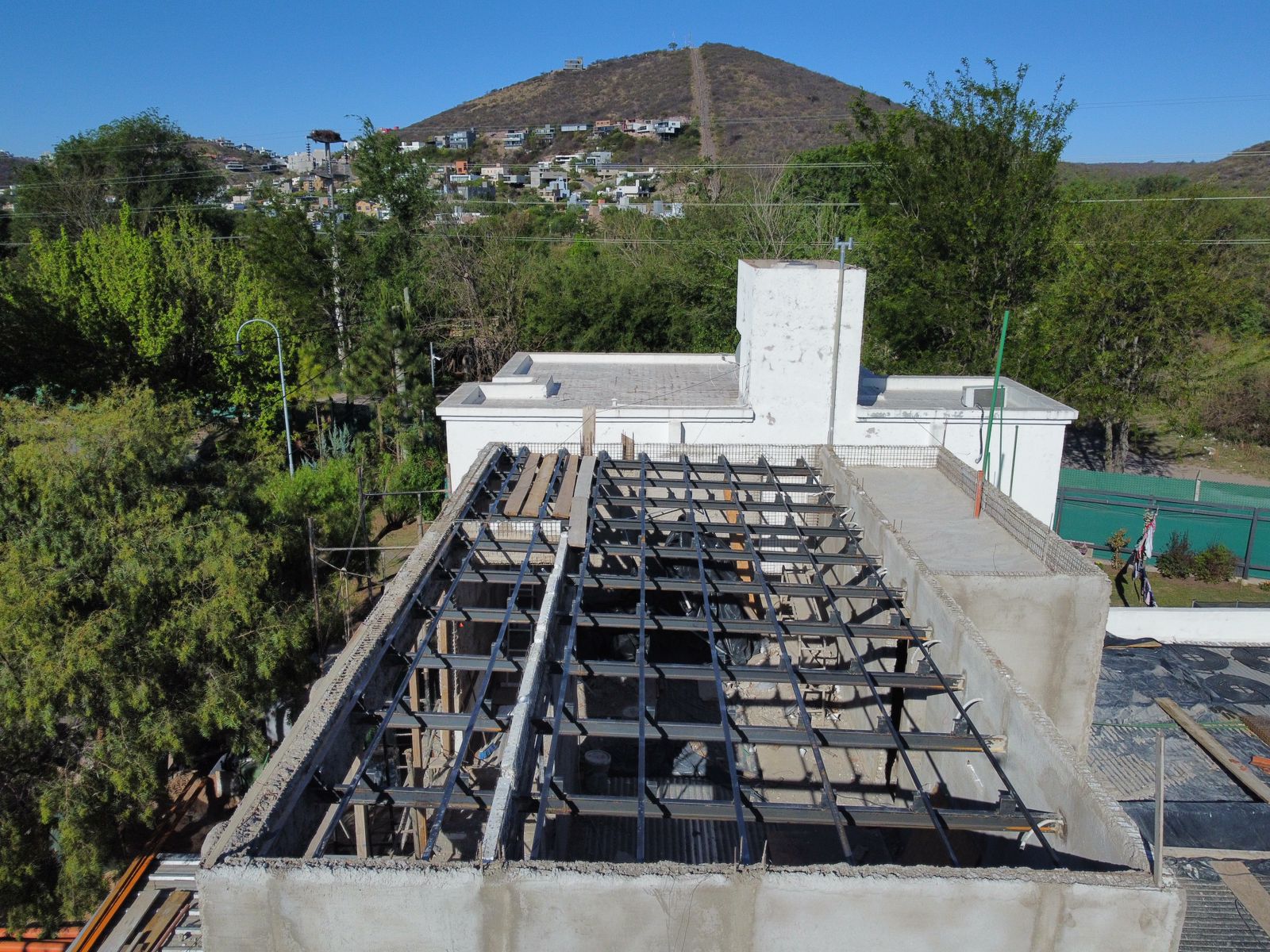 Vista drone losa en construcción